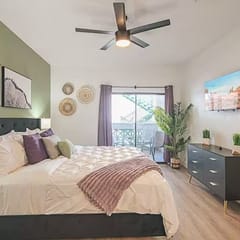 🌄 Poolside Lounge | King Bed | Walkable to Kierland