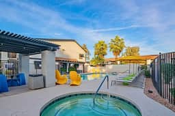 Summer Stay | King Bed • Parking • Dining Nearby