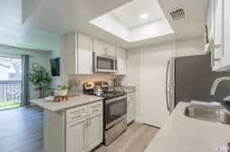 Paradise Valley Stay | Pool + Gym + Parking