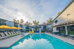 Summer Stay | King Bed • Parking • Dining Nearby