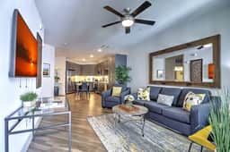 Bright Escape • King Bed • Pool • Fast WiFi