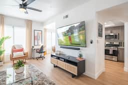🛍️ Retail & Sun Oasis | Remodeled 2-Queen 2BR Suite