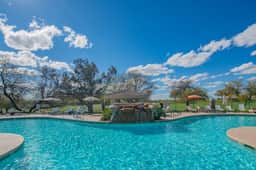 🌅Near Westin | Top Floor | Work-Ready w/ Hot Tub & Parking - Image 2
