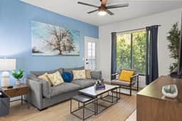 Top Floor-Next to Westin-Workspace-Hot Tub-Parking