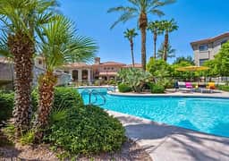 Near ASU | 2 Kings | Gym + Pool | Work-Ready Stay - Image 3