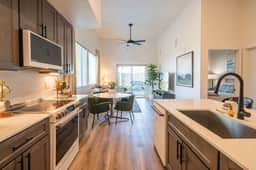Walk to Kierland-Rooftop Deck-Heated Pool-Golf