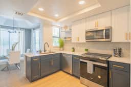 🏌️‍♂️ Walk to Kierland Golf! Remodeled 2BR Luxury Suite - Image 5