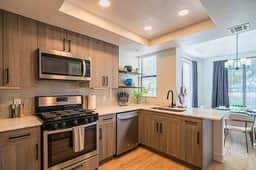 ⛳ Executive Golfside Remodeled Side by Side Suites