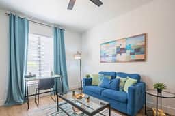 🏙️ Urban Promenade King Suite | Walk to Kierland 1BR