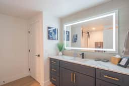 🛏️ Walkable Area| King Bd | Next To Westin Golf | Hot Tub - Image 4