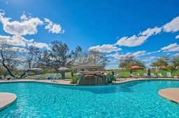 🛏️ Walkable Area| King Bd | Next To Westin Golf | Hot Tub - Image 5