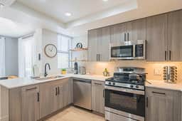 🧘 Walk to Kierland | 2 Kings | Pool + Hot Tub+Parking - Image 3
