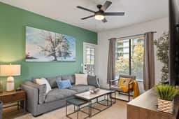 🏙️ Urban Cosmopolitan Suite | Remodeled | Shopping Dist