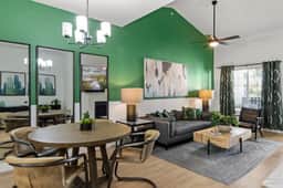 💻 Top Floor Remodeled | Free Parking | Direct WiFi