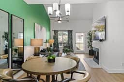 💻 Top Floor Remodeled | Free Parking | Direct WiFi