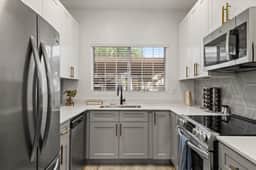 🛍️ Walk to Kierland | Heated pool | Hot Tub | Dining | Shopping - Image 5