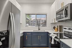 🏵️ Executive 2BR | Heated Pool | Hot Tub | By TPC | Kierland - Image 3