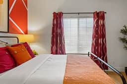 🎱 Near Kierland Shops & Dine | Sleeps 8 | Walk to TPC - Image 2
