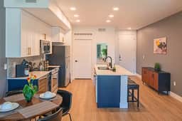 Near Mayo | Rooftop Deck, Heated Pool, Hot Tub & Parking - Image 2