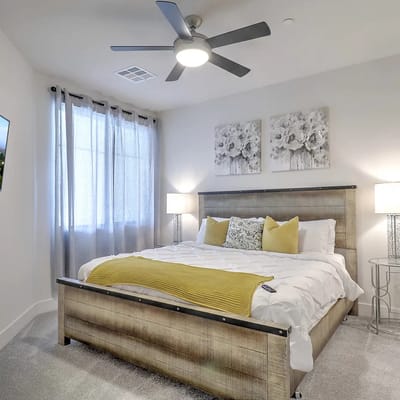 Bright Escape • King Bed • Pool • Fast WiFi