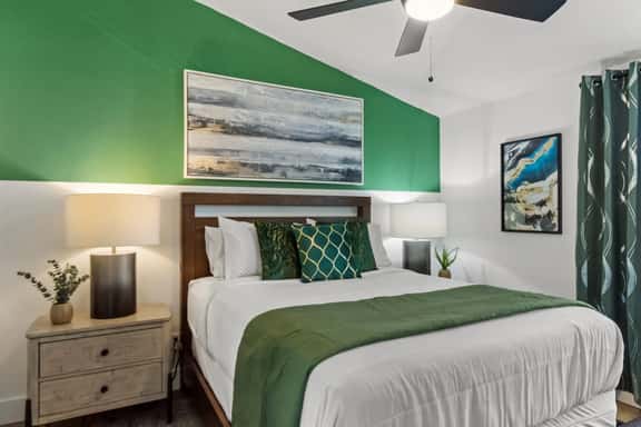 💖 TPC Top Floor Remodeled | Dining + Shopping Nearby - Image 1