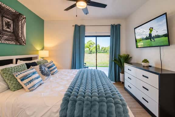 🏌️♂️ Walk to Kierland Golf! Remodeled 2BR Luxury Suite - Image 1