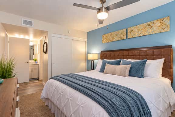 🌄Walk to Golf | 2 King Beds | Pool+Hot Tub+Parking - Image 1