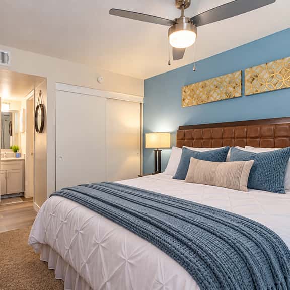 🌄Walk to Golf | 2 King Beds | Pool+Hot Tub+Parking - Image 1