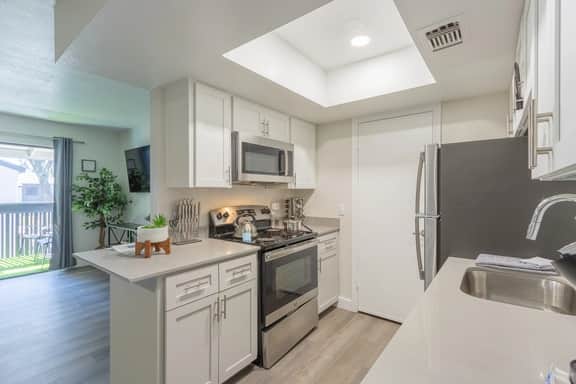 Paradise Valley Stay | Pool + Gym + Parking