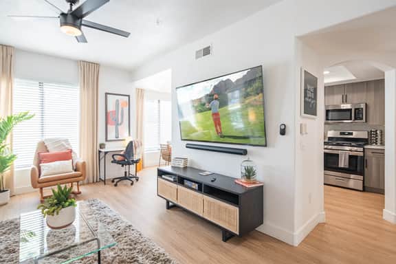 🛍️ Retail & Sun Oasis | Remodeled 2-Queen 2BR Suite
