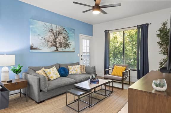 Top Floor-Next to Westin-Workspace-Hot Tub-Parking