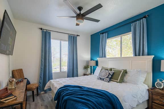 Sunny Getaway | ASU & Mill Ave | Hot Tub & Gym