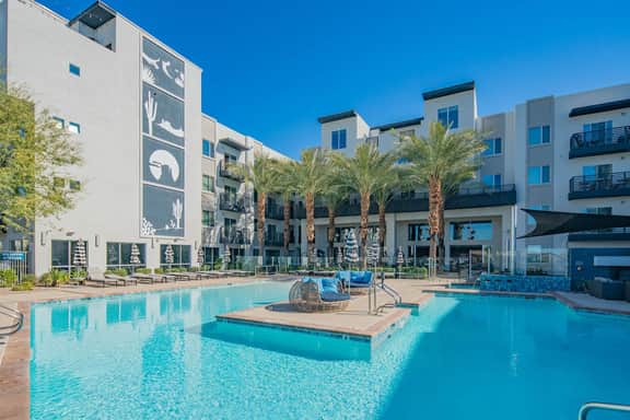 Walk to Kierland-Rooftop Deck-Heated Pool-Golf