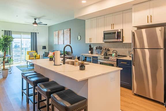 Near Mayo-Rooftop Deck-Heated Pool-Hot Tub-Parking