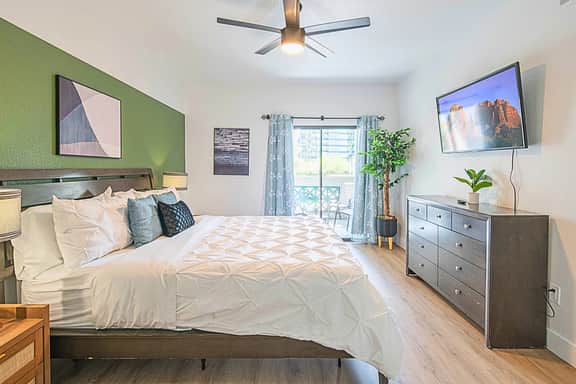 🏙️ King Bd | Walk to Kierland | Westin Golf | Heated Pool - Image 4