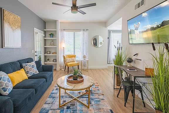 🧘 Walk to Kierland | 2 Kings | Pool + Hot Tub+Parking - Image 2