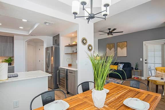 🧘 Walk to Kierland | 2 Kings | Pool + Hot Tub+Parking - Image 2