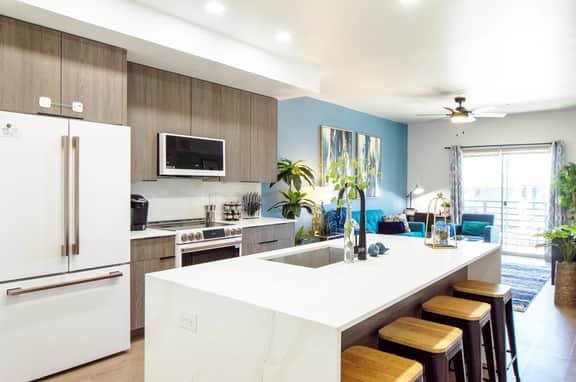 Golf Nearby | Rooftop Views, Heated Pool & King Bed - Image 4