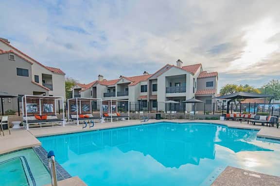 💻 Quiet Executive Oasis | Across TPC | Fast Wi-Fi - Image 4