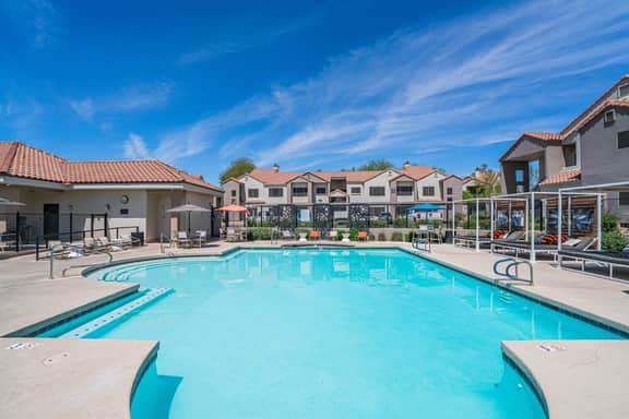 🛍️ 2Min to Kierland | Heated pool | Hot Tub | Dining | Shopping - Image 4