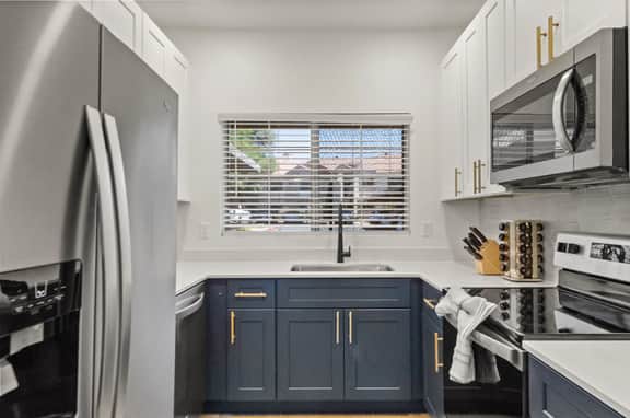🏵️ Executive 2BR | Heated Pool | Hot Tub | By TPC | Kierland - Image 3