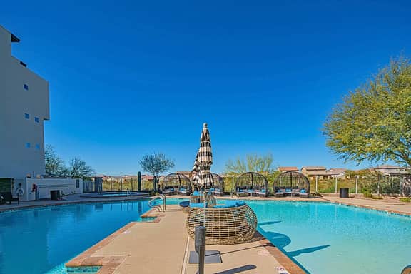 Near Mayo | Rooftop Deck, Heated Pool, Hot Tub & Parking