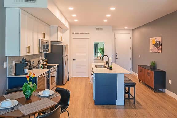 Near Mayo | Rooftop Deck, Heated Pool, Hot Tub & Parking - Image 2