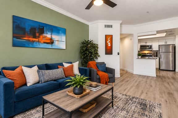 🏫Near ASU | 2 Kings | Gym + Pool | Work-Ready Stay - Image 2