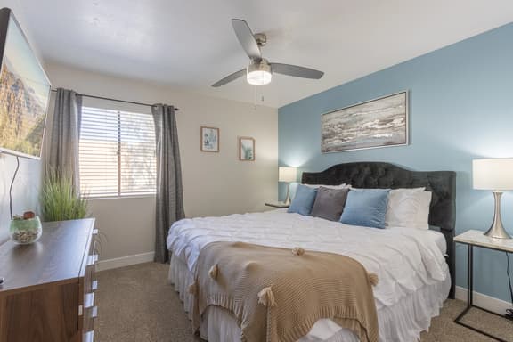 Paradise Valley Stay | Pool + Gym + Parking