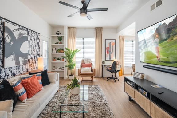 🛍️ Retail & Sun Oasis | Remodeled 2-Queen 2BR Suite