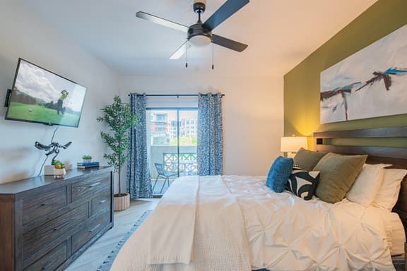 Summer Living | Top Floor, Walk to Everything
