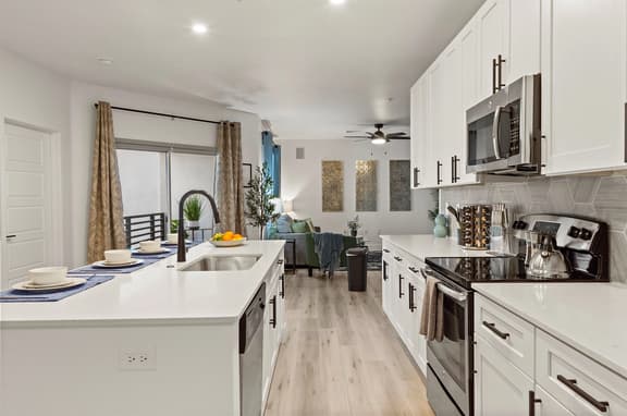 Heated Pool Retreat | King Bed, Golf & Mayo Nearby