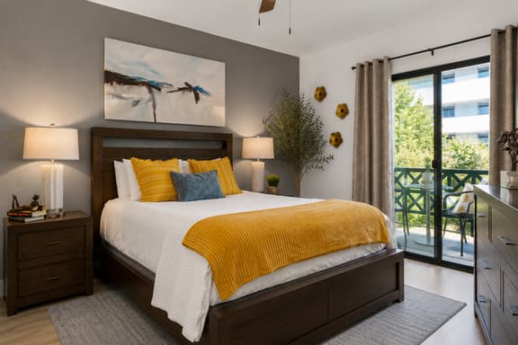 🏙️ Urban Cosmopolitan Suite | Remodeled | Shopping Dist - Image 1